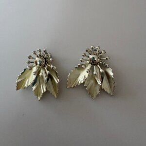 Vintage Earrings Coro Disigner Signed Clip on Flower 3 Leaf Cluster 1.25"